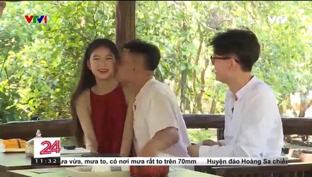 Nổ tranh c&atilde;i lớn khi gia đ&igrave;nh N&agrave;ng Mơ v&agrave; &Ocirc;ng Bố Đi&ecirc;n bất ngờ l&ecirc;n tr&ecirc;n s&oacute;ng truyền h&igrave;nh gi&atilde;i b&agrave;y- Ảnh 4.