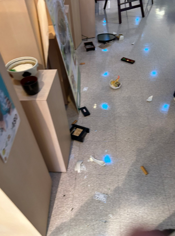 Động đất 7,1 độ Richter tấn công Nhật Bản, người dân hoảng loạn: "Chưa bao giờ tôi thấy cơn rung lắc mạnh như vậy"- Ảnh 3.