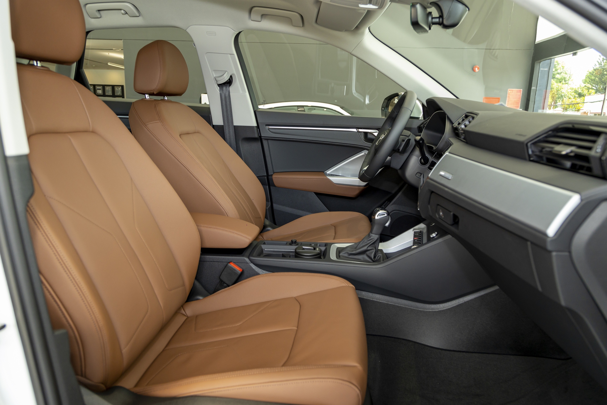 Audi Q3 2024 thêm bản mới tại Việt Nam: Đấu X1 và XC40 bằng gói thể thao, giá từ 1,89 tỷ đồng- Ảnh 21. Audi Q3 2024 thêm bản mới tại Việt Nam: Đấu X1 và XC40 bằng gói thể thao, giá từ 1,89 tỷ đồng- Ảnh 21.