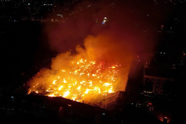 Toàn cảnh "biển lửa" bao trùm gần 14.000 m2 trong Khu Công nghiệp Bàu Xéo- Ảnh 2. Toàn cảnh "biển lửa" bao trùm gần 14.000 m2 trong Khu Công nghiệp Bàu Xéo- Ảnh 2.