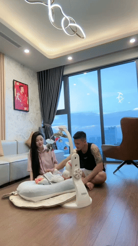 Chu Thanh Huyền bị nhắc nhở v&igrave; h&agrave;nh động sai lầm khi chăm con, l&ecirc;n tiếng giải th&iacute;ch tiện thể "flex" Quang Hải đảm đang - Ảnh 2.