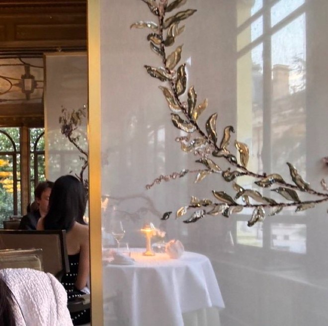 Hot: Báo Hàn "bắt gọn" Lisa diện kiến bố mẹ chồng tỷ phú tương lai- Ảnh 13. Hot: Báo Hàn "bắt gọn" Lisa diện kiến bố mẹ chồng tỷ phú tương lai- Ảnh 13.