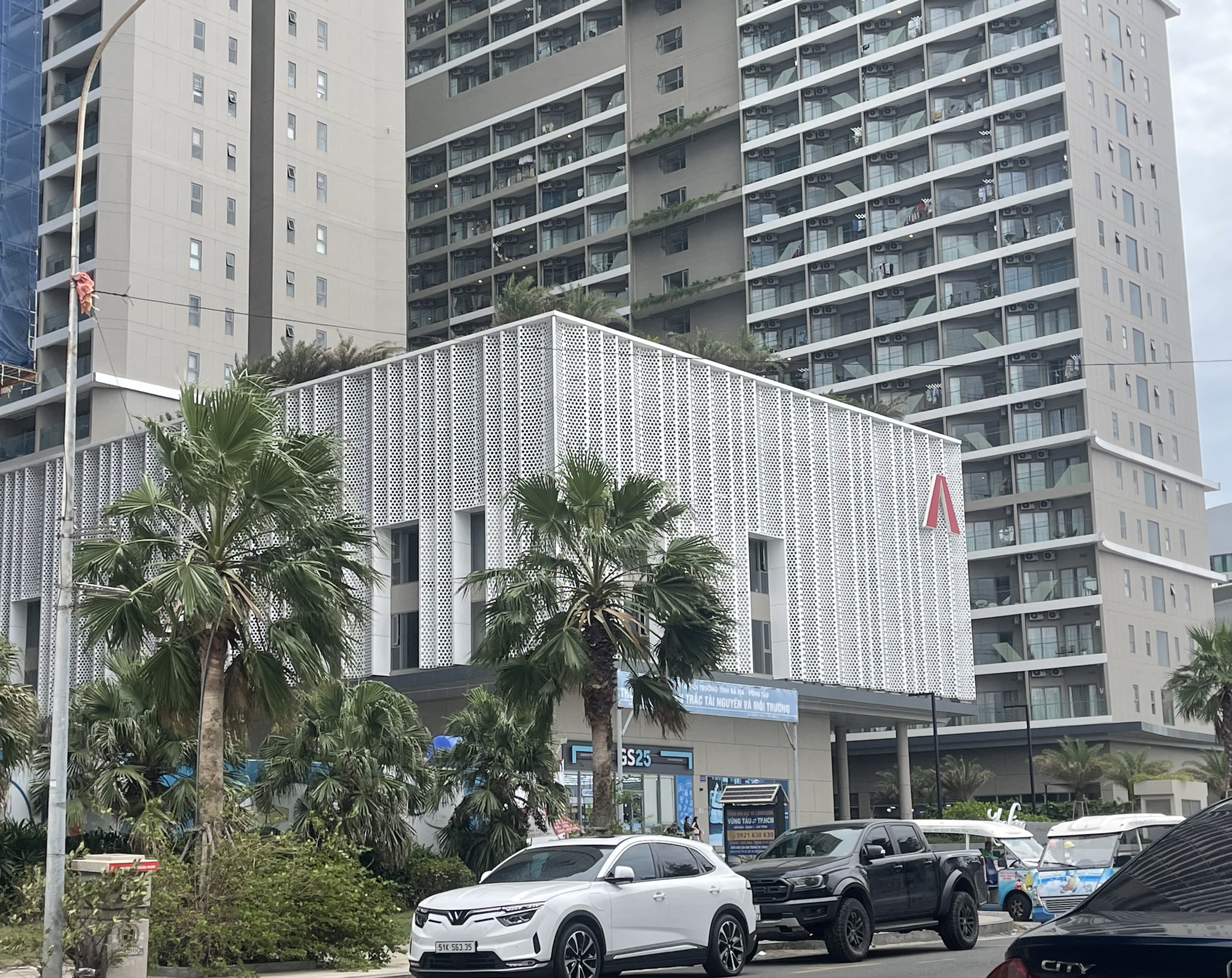 Vũng Tàu kiểm tra căn hộ tại The Sóng bị tố gắn camera- Ảnh 1. Vũng Tàu kiểm tra căn hộ tại The Sóng bị tố gắn camera- Ảnh 1.