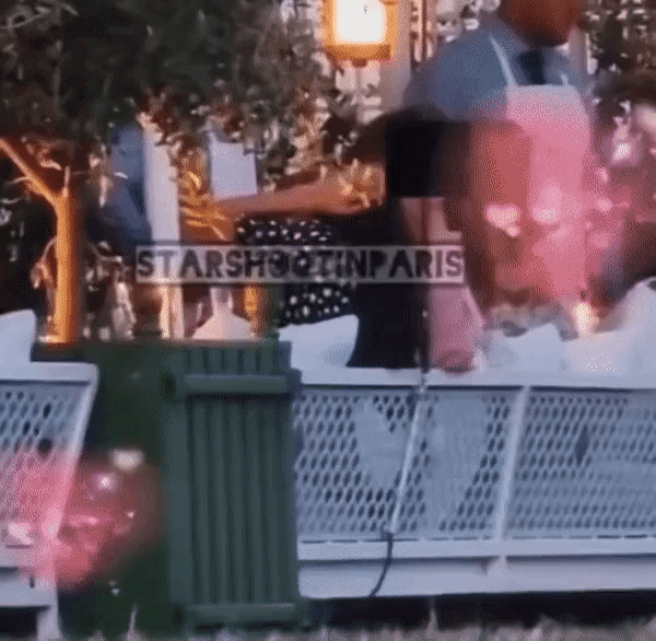 Hot: Báo Hàn "bắt gọn" Lisa diện kiến bố mẹ chồng tỷ phú tương lai- Ảnh 9. Hot: Báo Hàn "bắt gọn" Lisa diện kiến bố mẹ chồng tỷ phú tương lai- Ảnh 9.