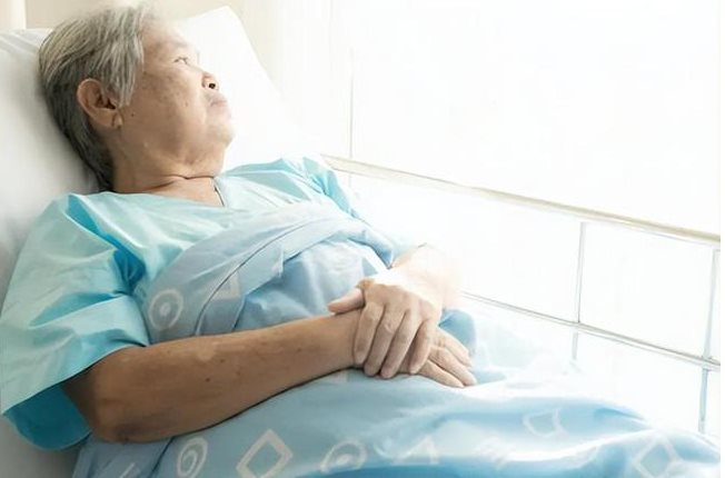 Một mình chăm sóc mẹ 10 năm mà không nhận được đồng nào: Đến khi bà qua đời, tôi bàng hoàng với di chúc bà để lại- Ảnh 1. Một mình chăm sóc mẹ 10 năm mà không nhận được đồng nào: Đến khi bà qua đời, tôi bàng hoàng với di chúc bà để lại- Ảnh 1.