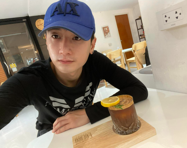 Sao nam vừa c&ocirc;ng khai bị HIV trở về Việt Nam sau 4 năm ở Th&aacute;i?- Ảnh 4.