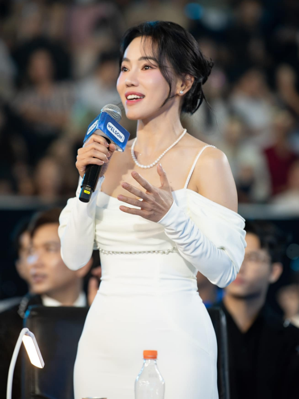 Clip b&agrave; Phạm Kim Dung th&aacute;i độ căng thẳng với Hoa hậu L&ecirc; Ho&agrave;ng Phương- Ảnh 4.