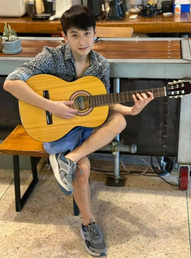 Sao nam vừa c&ocirc;ng khai bị HIV trở về Việt Nam sau 4 năm ở Th&aacute;i?- Ảnh 7.