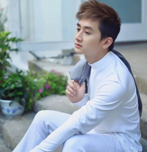 Sao nam vừa c&ocirc;ng khai bị HIV trở về Việt Nam sau 4 năm ở Th&aacute;i?- Ảnh 6.