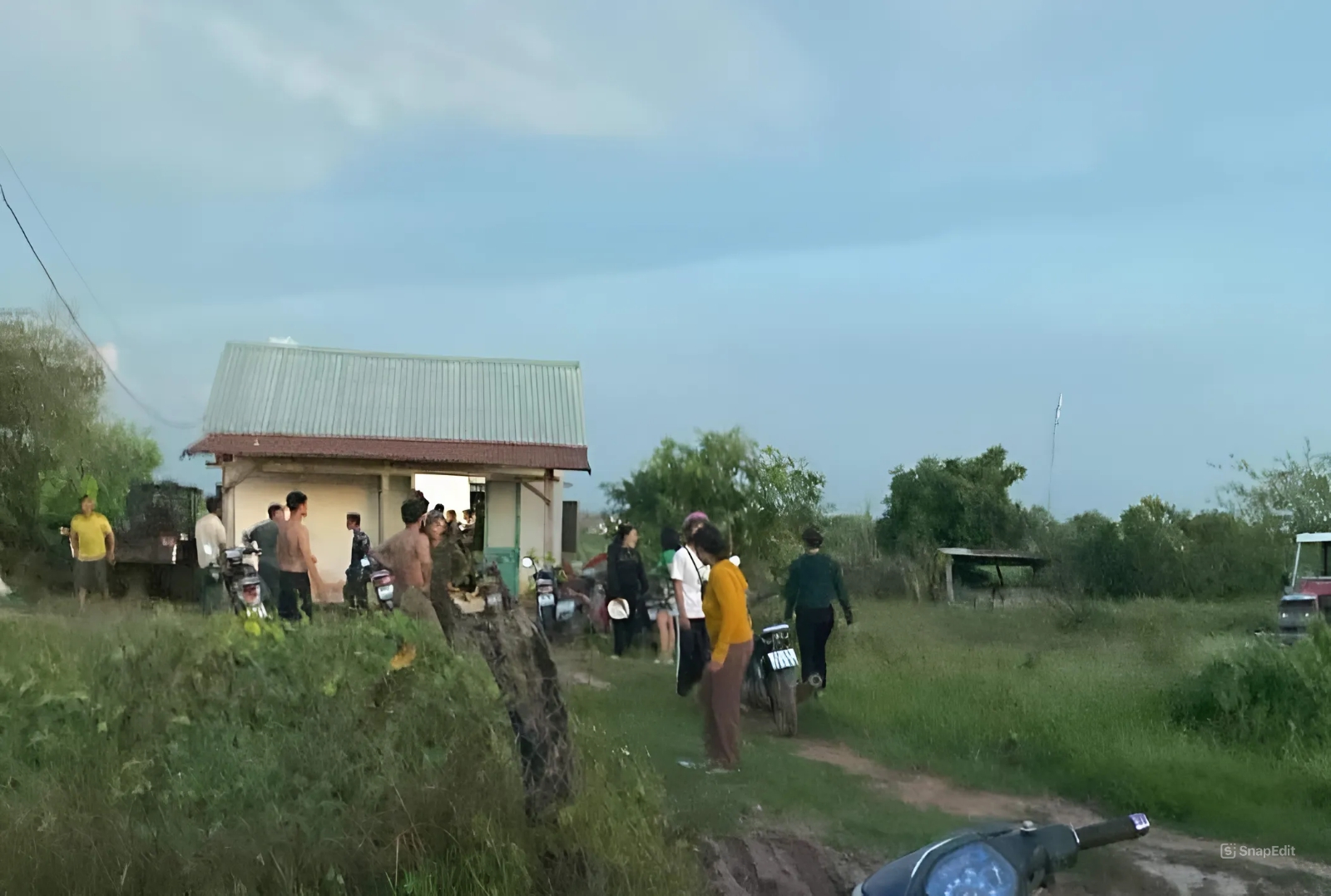 Hai cháu nhỏ chết đuối thương tâm dưới ao sau nhà- Ảnh 1. Hai cháu nhỏ chết đuối thương tâm dưới ao sau nhà- Ảnh 1.