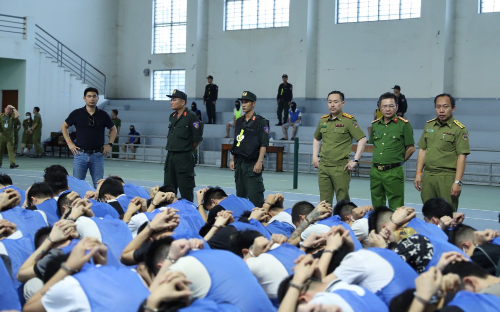 Truy tố 15 bị can đưa hối lộ và nhận hối lộ tại Trung tâm đăng kiểm xe cơ giới 60-04D - Ảnh 2.