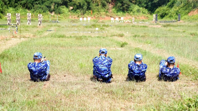 Tuyển thủ Cảnh sát biển thục luyện kỹ năng bắn súng AK và K54 tại Quân đoàn 12- Ảnh 6.