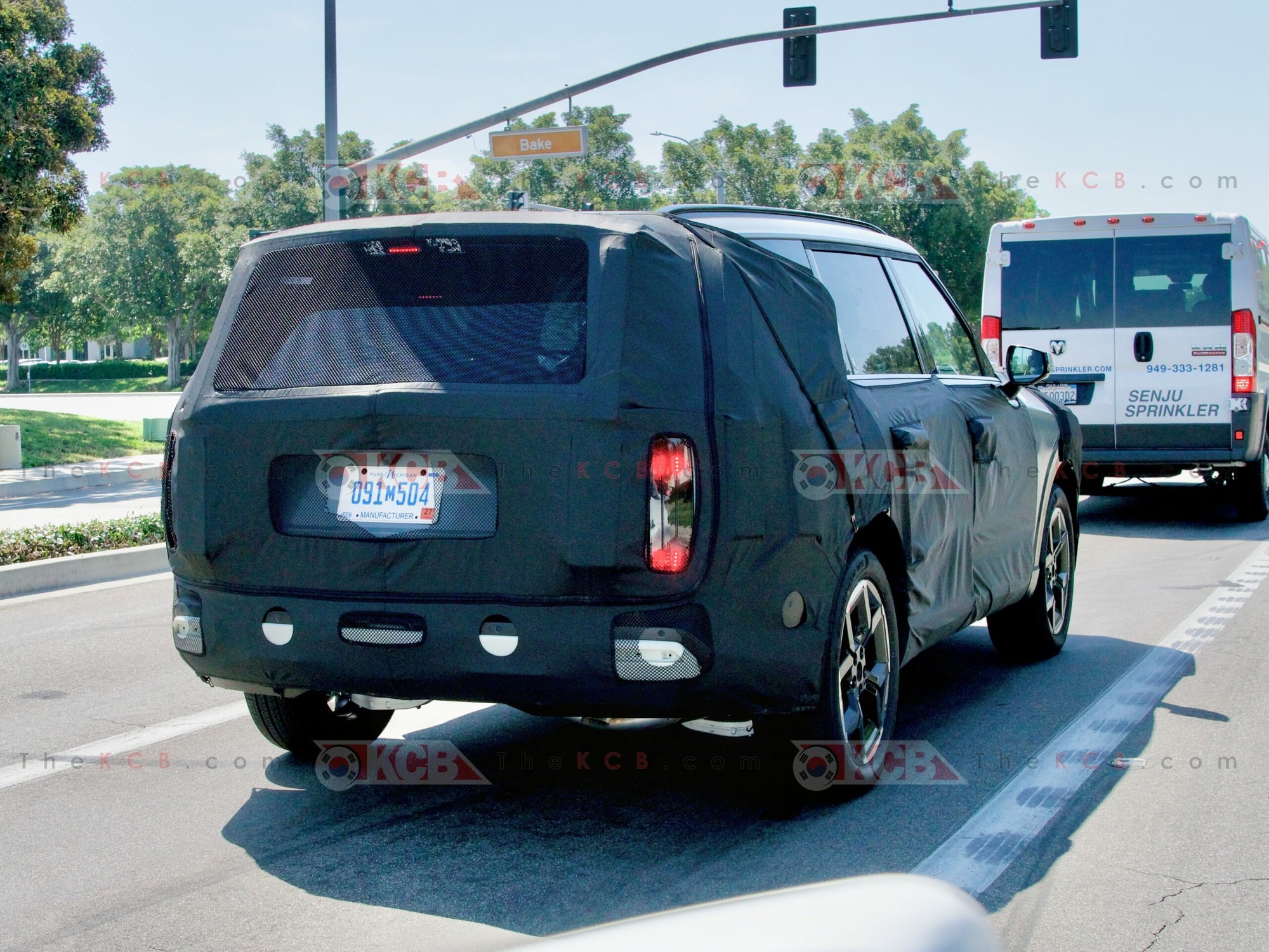 Kia Telluride 2025 lần đầu lộ nội thất ngoài đời thực với màn hình táp lô và đèn viền kiểu mới, sẽ ra mắt ngay năm sau cùng Palisade 2025- Ảnh 4.