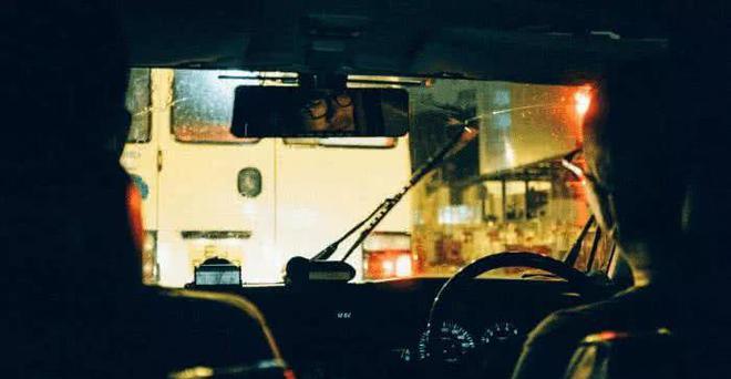 Chở người phụ nữ đến ngôi nhà hoang, tài xế taxi bị cảnh sát triệu tập: Phanh phui đường dây tội phạm với số tiền hơn 200 tỷ đồng - Ảnh 1.