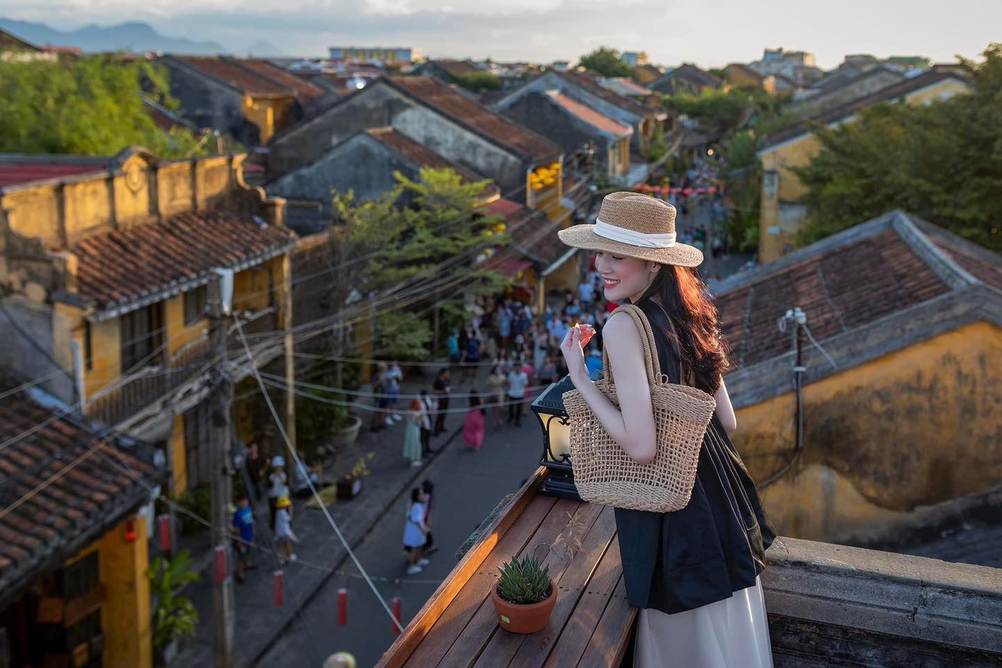 Hội An ngày nghỉ lễ: Một góc sống ảo cả nghìn "nàng thơ", quán nước Mót "vỡ trận"- Ảnh 5.