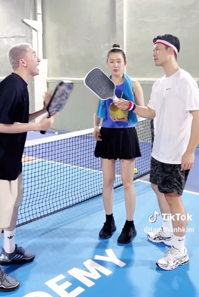 Cặp đôi diễn viên - "anh tài" Vbiz lộ ảnh hẹn hò, có cử chỉ ngọt ngào trên sân pickleball?- Ảnh 3.