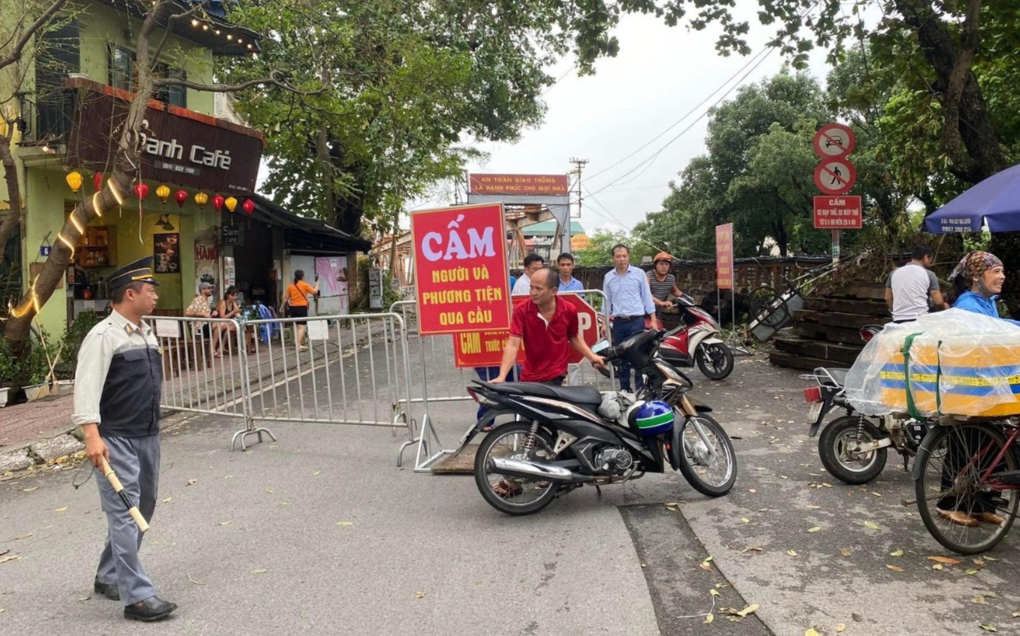 Lũ sông Hồng lên nhanh, cấm tất cả phương tiện qua cầu Long Biên từ 15h hôm nay- Ảnh 1.