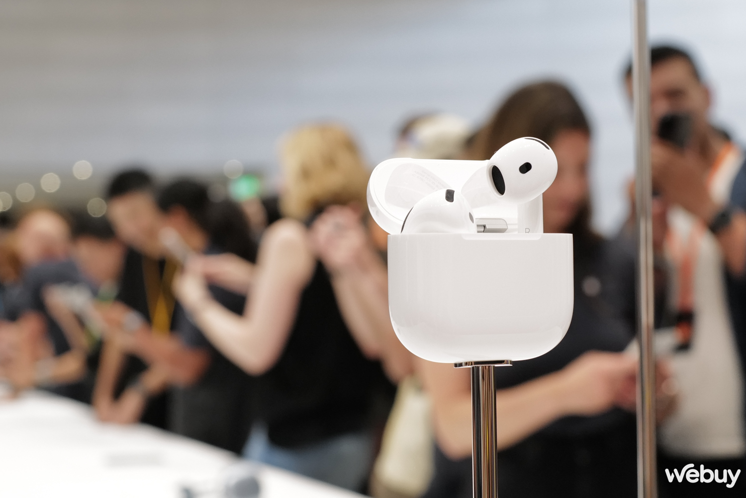 Trên tay Apple AirPods 4 và AirPods Max: Bản thường cũng có ANC, bản Pro thêm tính năng trợ thính, bản Max nâng cấp nhẹ- Ảnh 2.