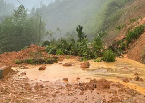 Tìm thấy 7 thi thể Trong 5 căn nhà bị vùi lấp do sạt lở đất - Ảnh 1.