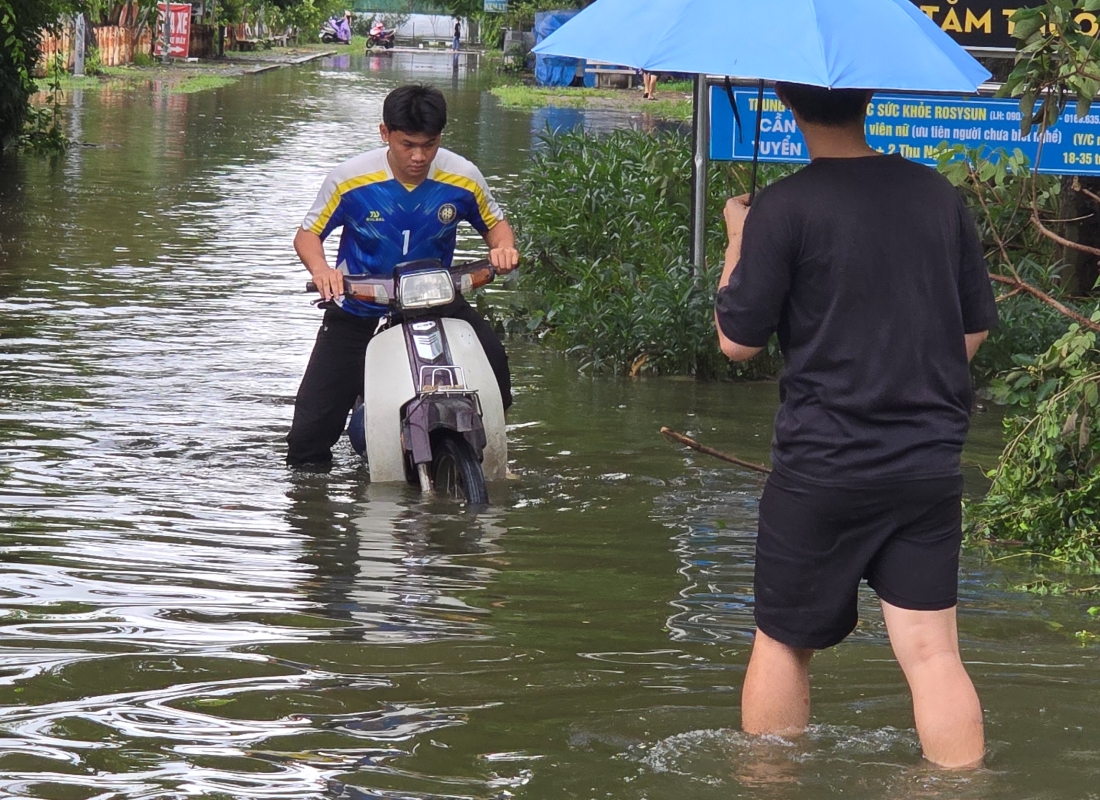 Lũ sông Hồng đang lên nhanh vượt mức báo động 1, Hà Nội khẩn cấp sơ tán dân- Ảnh 3.