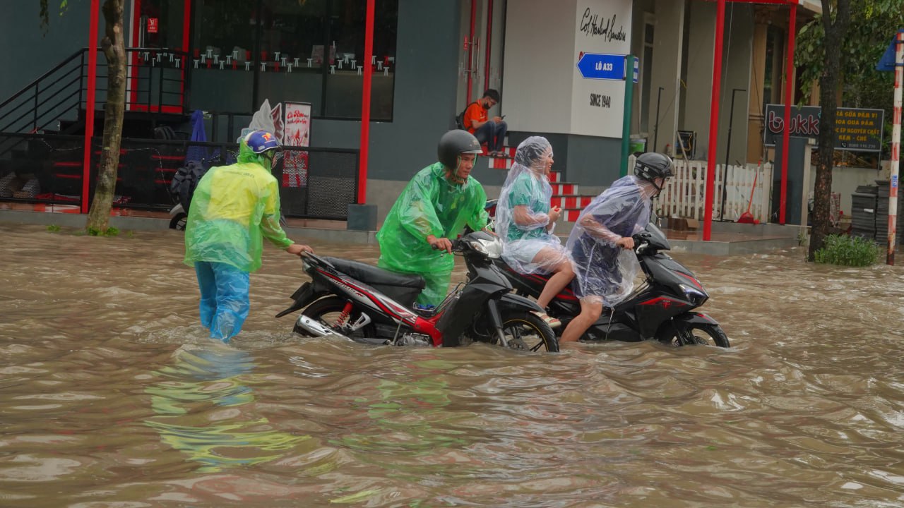 Các tuyến phố Hà Nội ngập sâu , Cảnh báo ngập úng khu đô thị - Ảnh 15.