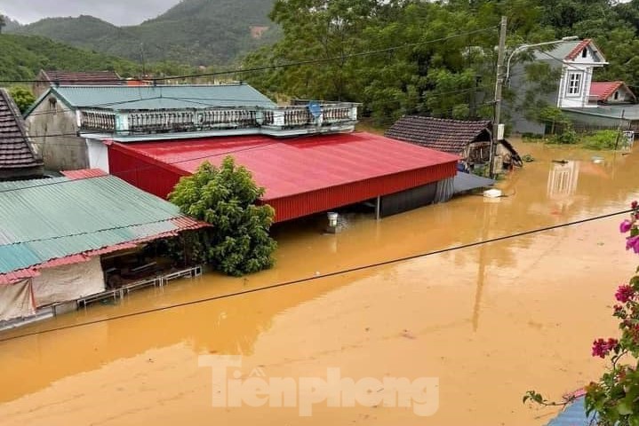 Khó khăn trong tìm kiếm 10 người mất tích do mưa lũ Bát Xát - Ảnh 4.