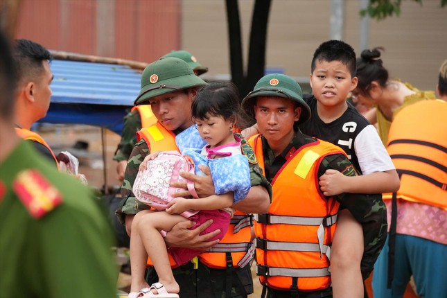 'Chúng tôi chỉ biết nói lời cảm ơn'- Ảnh 2.