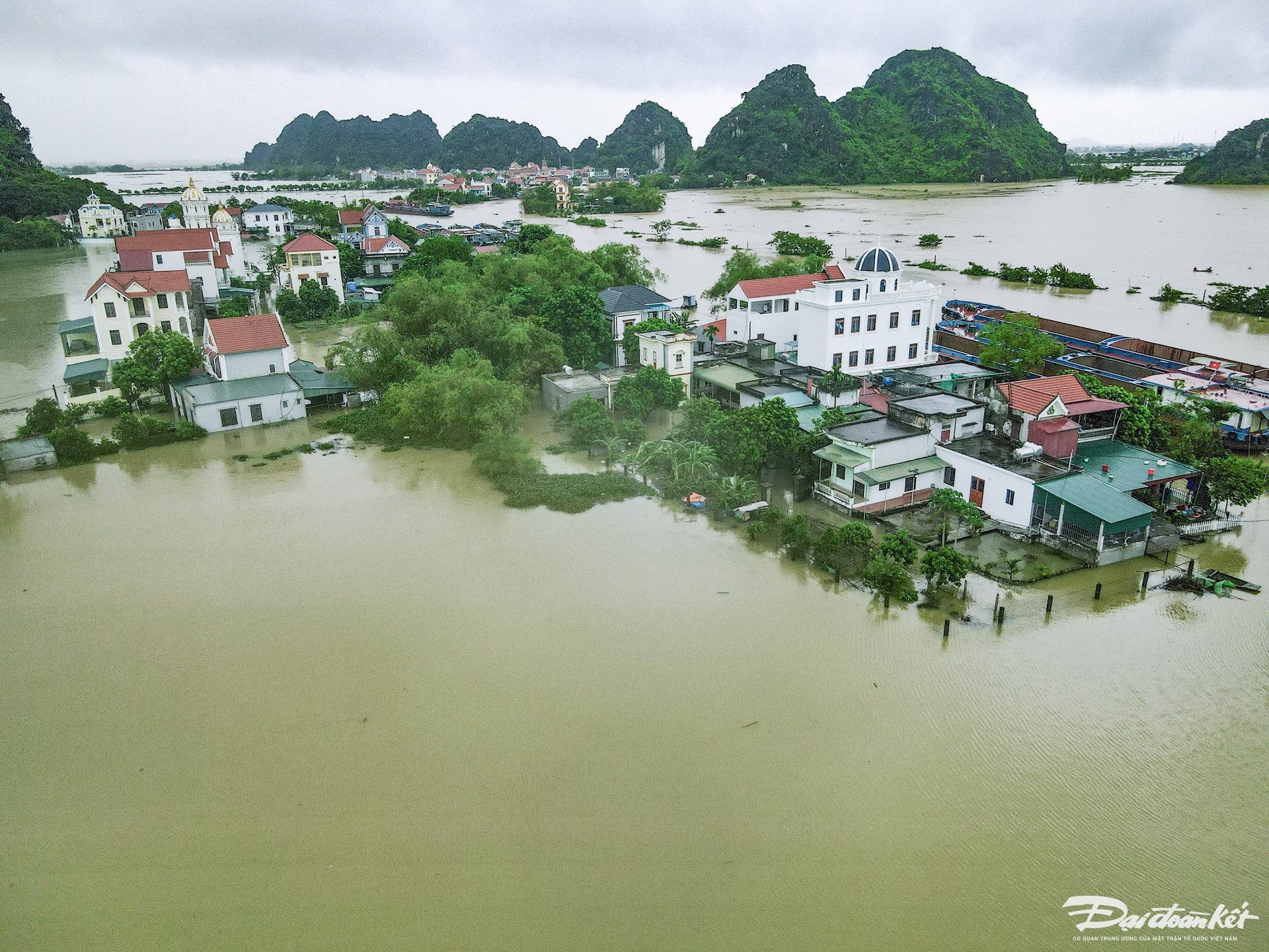 Ninh Bình: Gần 700 hộ dân ở 'ốc đảo' Kênh Gà bị cô lập- Ảnh 4.