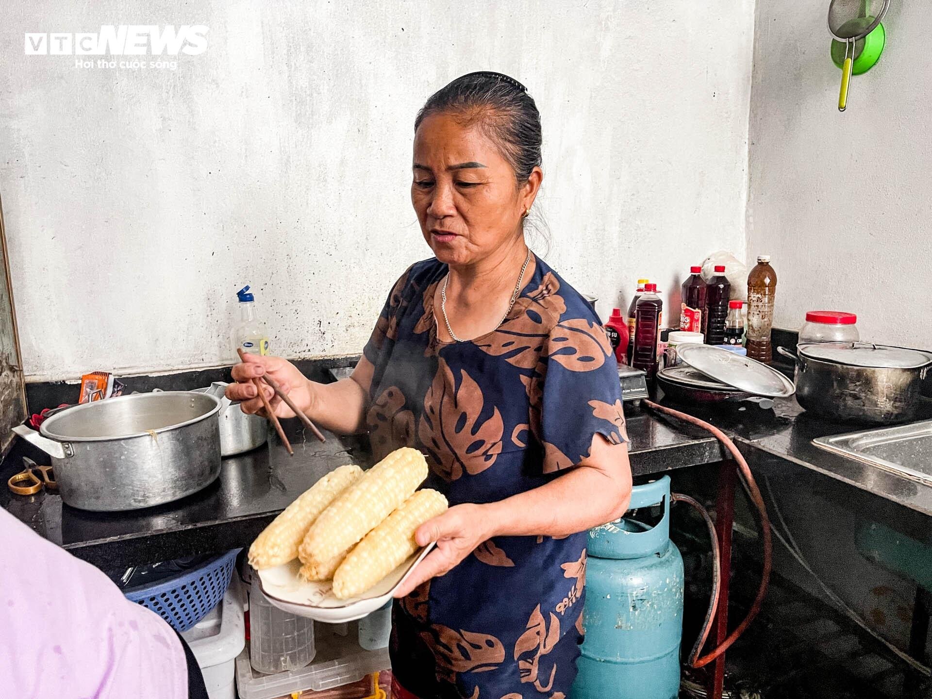 Hà Nội huyện Chương Mỹ ngập lụt nghiêm trọng , nước lũ cao tới đầu người - Ảnh 18.