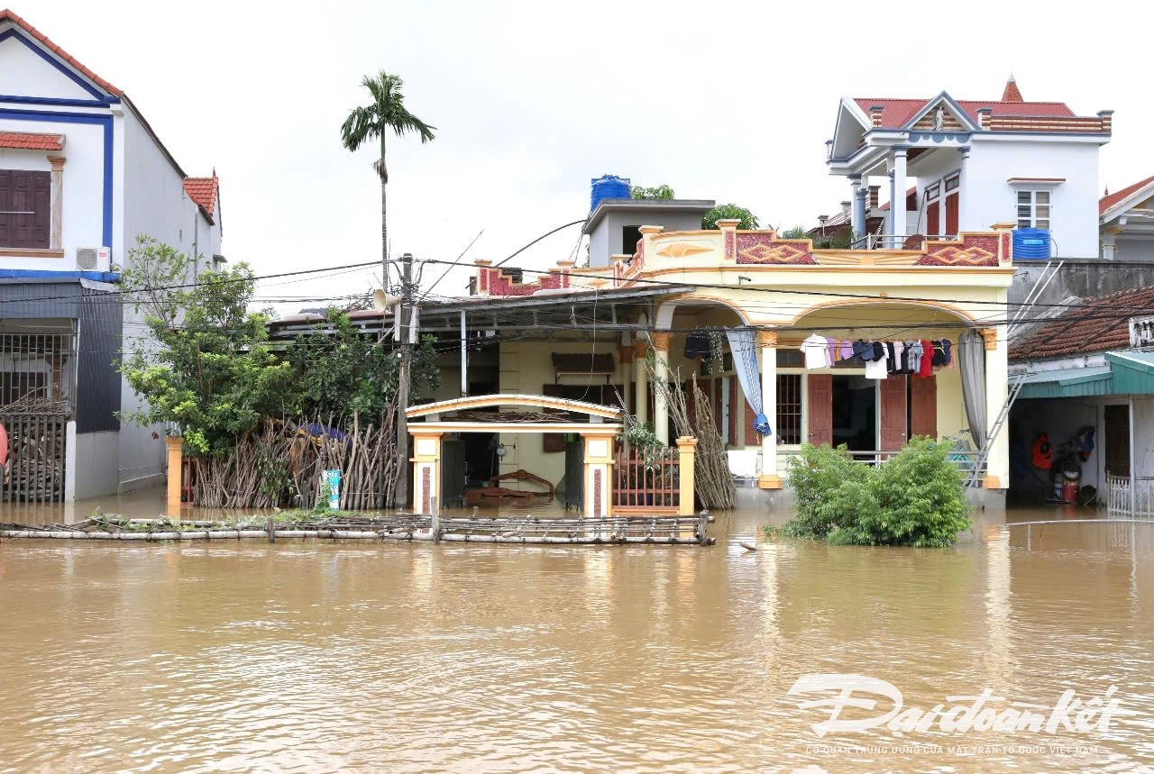 Ninh Bình: Gần 700 hộ dân ở 'ốc đảo' Kênh Gà bị cô lập- Ảnh 3.