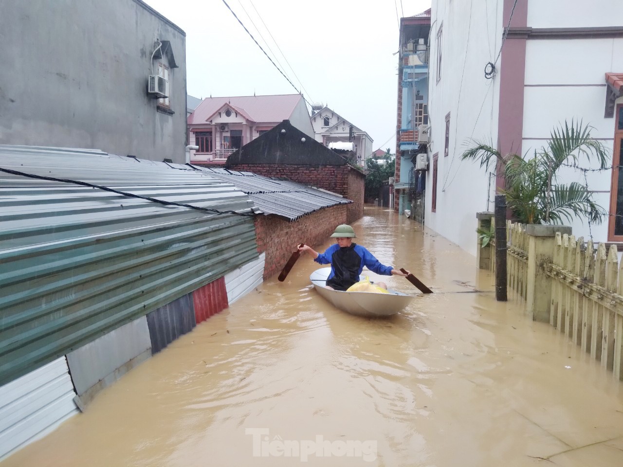 Cận cảnh cuộc sống ngập lụt Bắc Giang sau khi đê bối tràn - Ảnh 5.