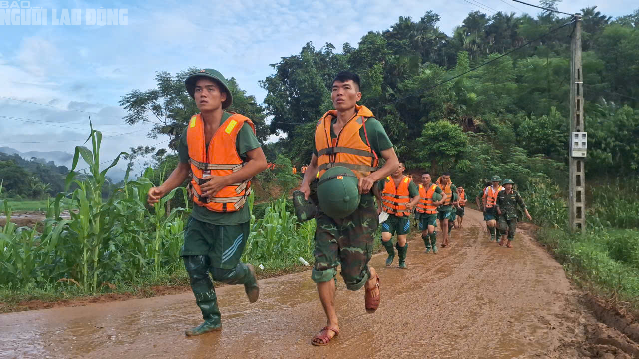 Vụ lũ quét Lào Cai: Gần 100 người chết và mất tích , tìm kiếm bằng chó nghiệp vụ - Ảnh 3.