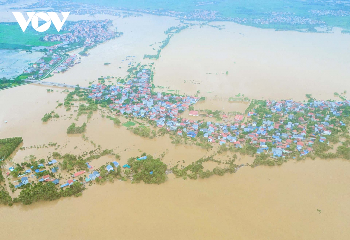 Lũ lụt Bắc Giang: Hàng trăm ngôi nhà ngập sâu trong biển nước - Ảnh 1.