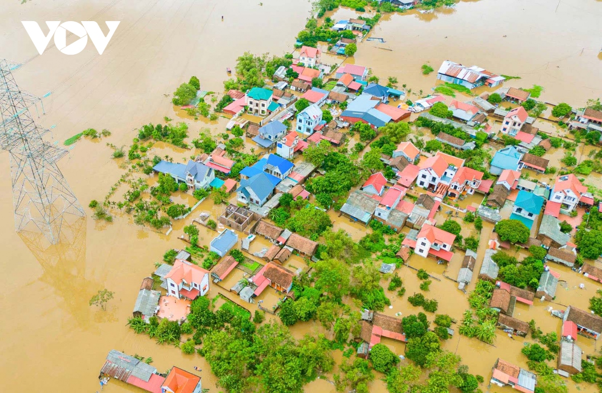 Lũ lụt Bắc Giang: Hàng trăm ngôi nhà ngập sâu trong biển nước - Ảnh 3.