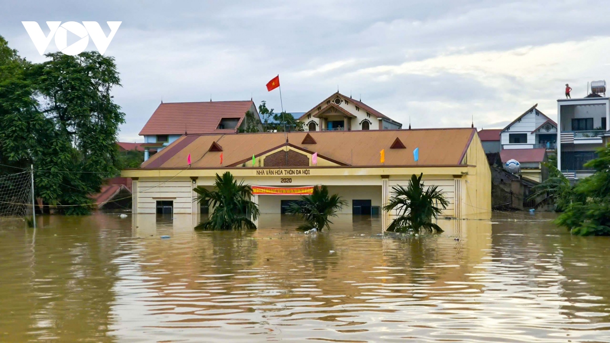 Lũ lụt Bắc Giang: Hàng trăm ngôi nhà ngập sâu trong biển nước - Ảnh 5.