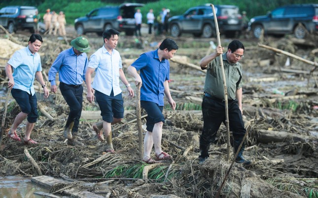 Thủ tướng bật khóc ở Làng Nủ- Ảnh 1.