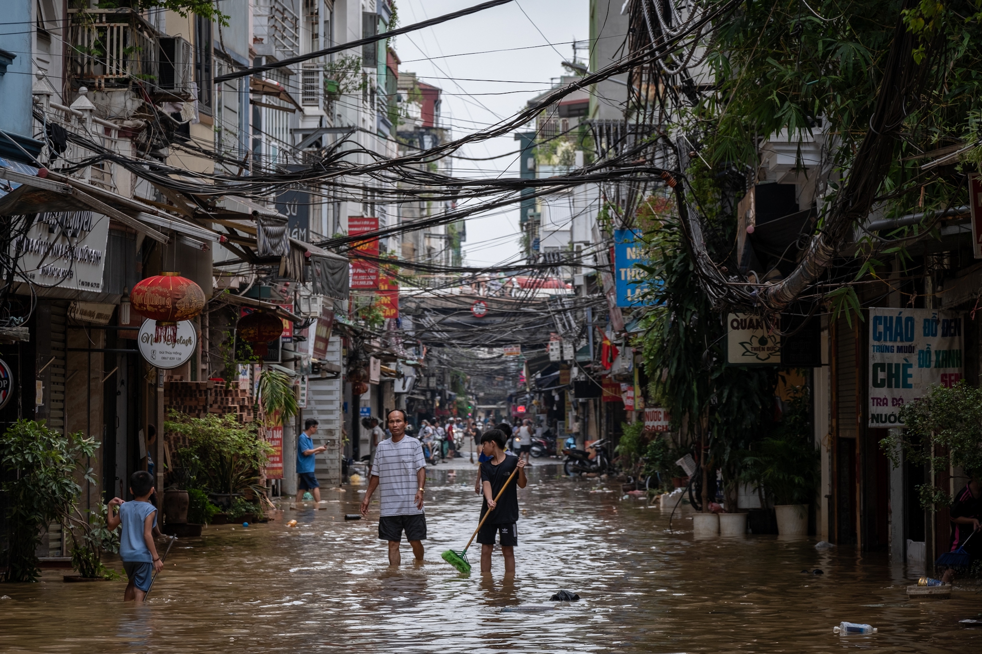 Hà Nội: Cuộc sống của người dân Phúc Tân sau 1 ngày chạy lũ- Ảnh 1.