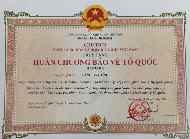 Truy tặng Huân chương bảo vệ Tổ quốc hạng Ba cho Trung tá QNCN Tăng Bá Hưng hy sinh khi làm nhiệm vụ - Ảnh 2.