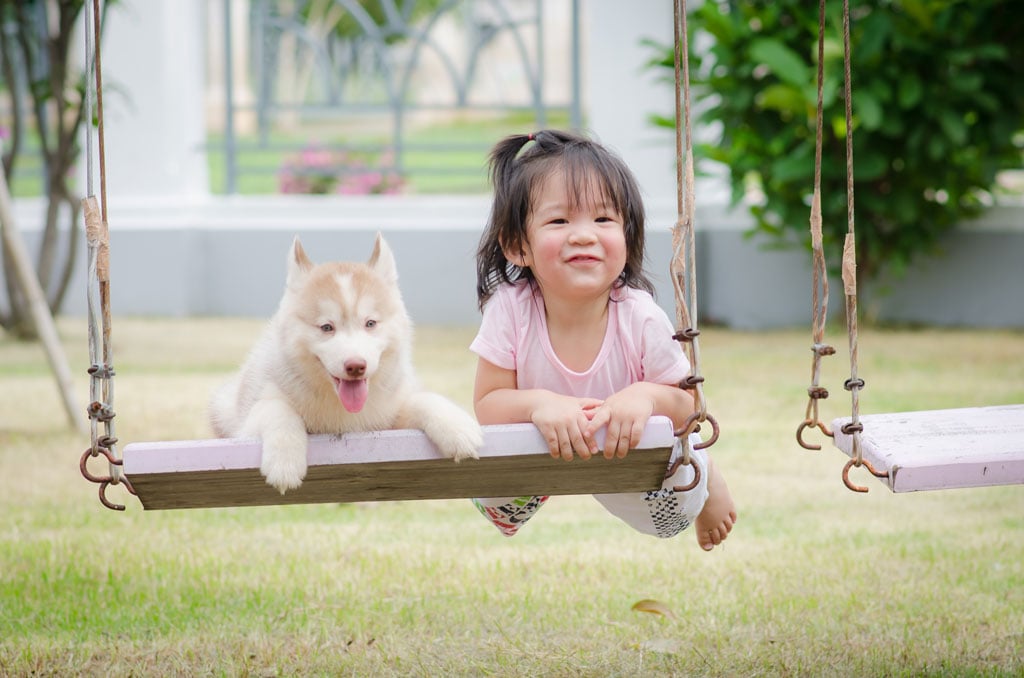 Cậu bé đi chơi về, đứng ở cửa cả buổi nhưng không dám vào nhà, nhìn sinh vật dưới chân mà mẹ giật mình - Ảnh 4.