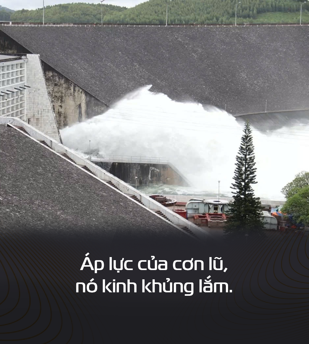 “Trận chiến sinh tử” với cơn lũ khủng khiếp, tỷ lệ 10.000 năm mới xuất hiện một lần ở hồ Thác Bà - Ảnh 1.