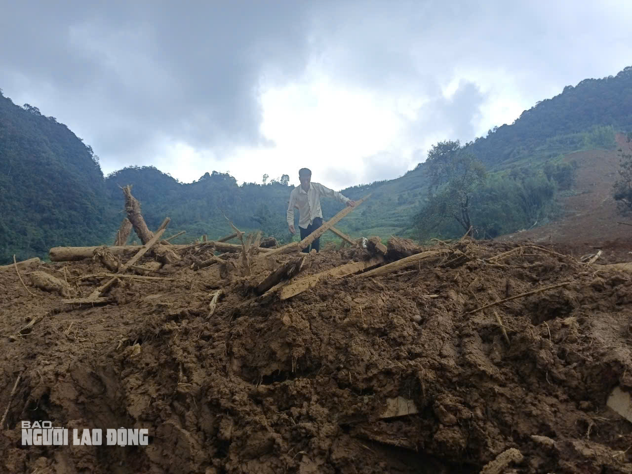 Tan hoang hiện trường vụ sạt lở đất ở Cao Bằng , 9 người tử vong - Ảnh 8.