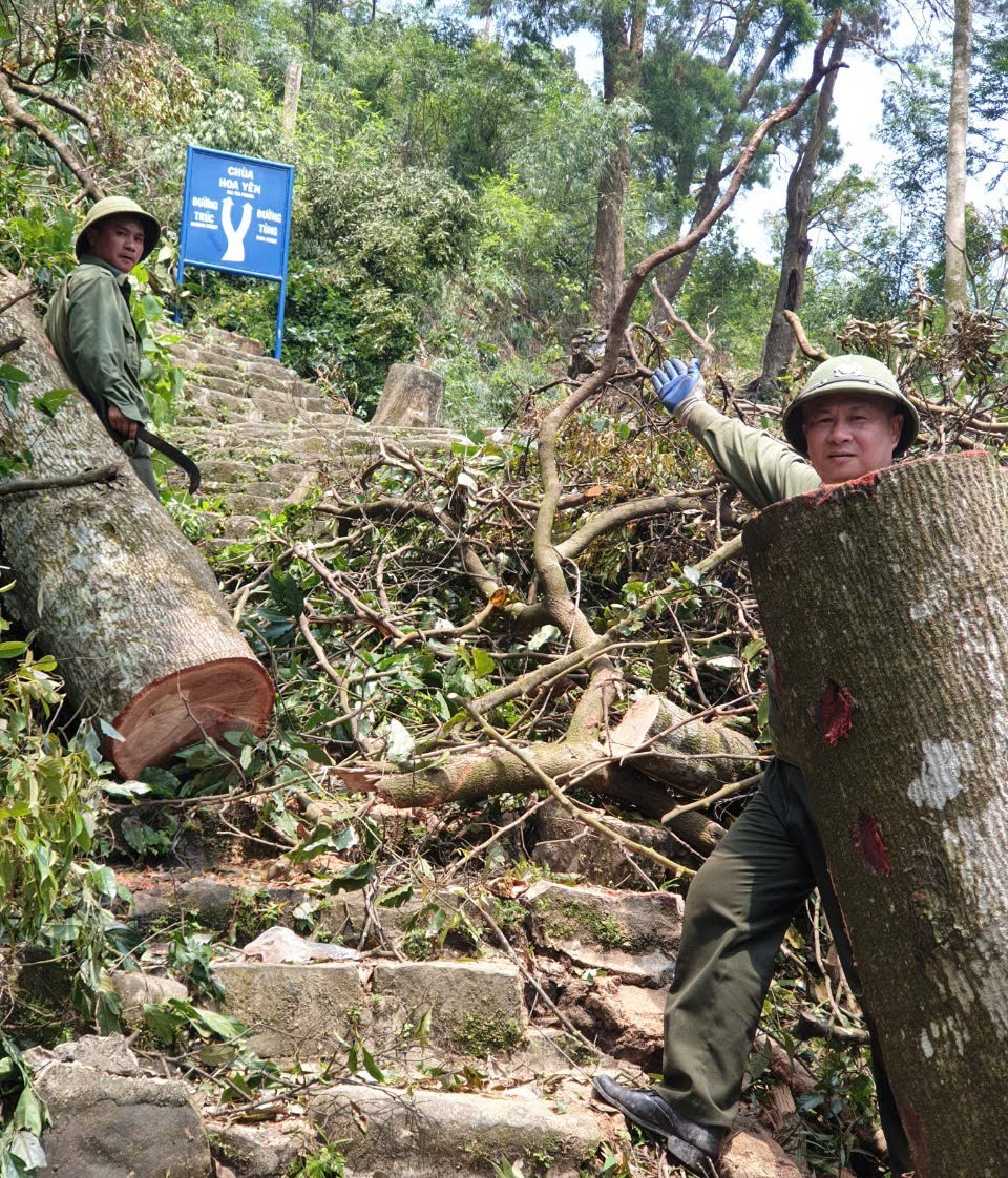 Khu du lịch Yên Tử tan hoang sau thiệt hại bão số 3 - Ảnh 11.