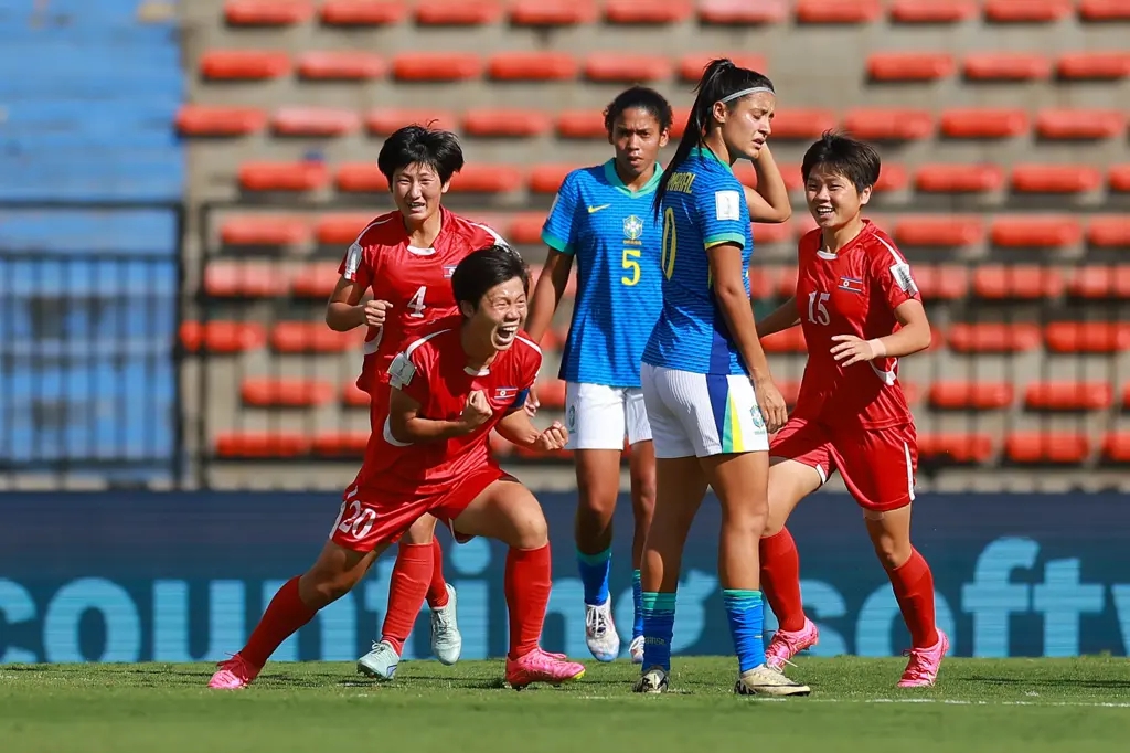 Đánh bại Brazil bằng bàn thắng điệu nghệ, tuyển Triều Tiên lọt vào bán kết World Cup - Ảnh 3.