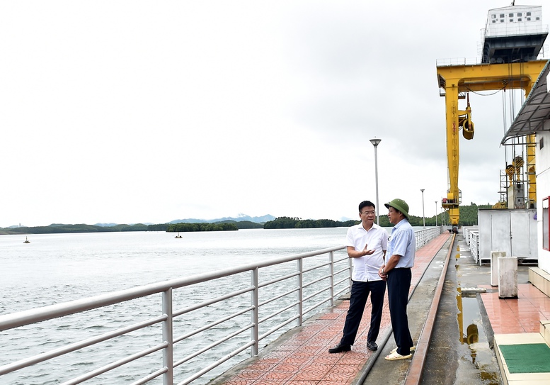 “Trận chiến sinh tử” với cơn lũ khủng khiếp, tỷ lệ 10.000 năm mới xuất hiện một lần ở hồ Thác Bà - Ảnh 3.