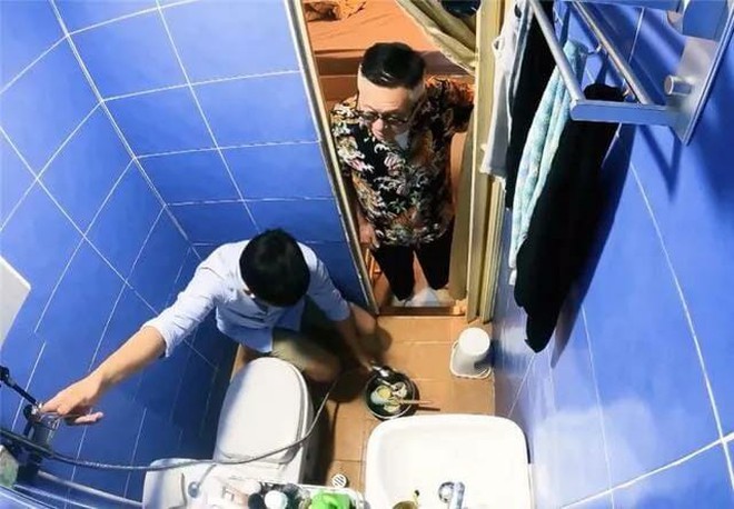 Vợ chồng chi hơn 3 tỷ mua nhà 9m2, phải rửa bát trong toilet: Tưởng bị lừa, hoá ra là kẻ thức thời- Ảnh 6.