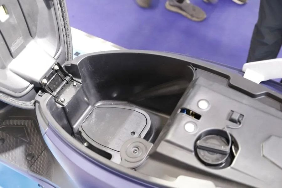 Xe ga 125cc gi&aacute; 19,5 triệu đồng ra mắt: Thiết kế hiện đại, trang bị vượt Vision - Ảnh 5.