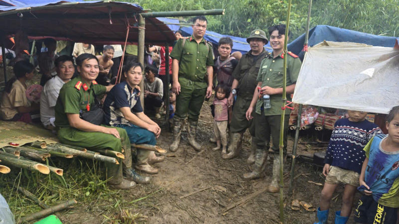 Trưởng công an xã đứng ngồi không yên sau 3 ngày không liên lạc được với trưởng thôn và cuộc tìm kiếm trong mưa lớn - Ảnh 1.