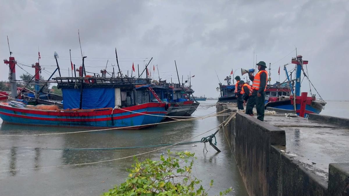 QUÂN ĐỘI: 268.806 người với hơn 4 nghìn phương tiện sẵn sàng ứng phó BÃO SỐ 4- Ảnh 2.