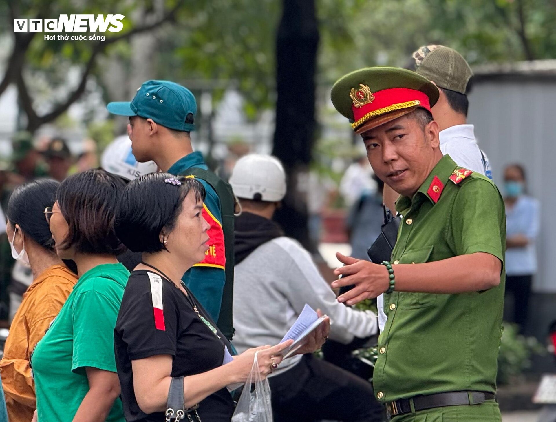 An ninh thắt chặt tại phiên tòa Trương Mỹ Lan giai đoạn 2 - Ảnh 5.