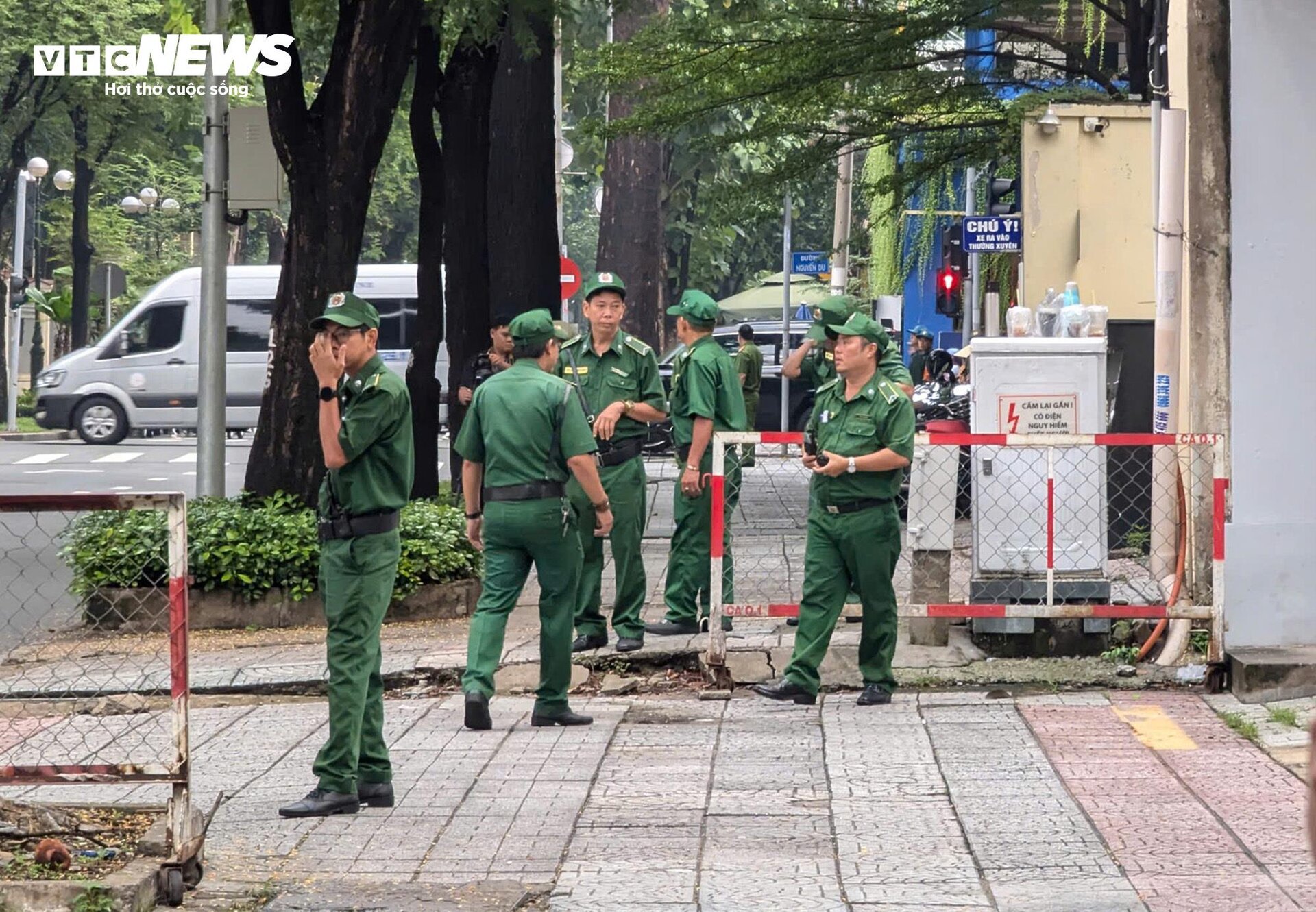 An ninh thắt chặt tại phiên tòa Trương Mỹ Lan giai đoạn 2 - Ảnh 6.